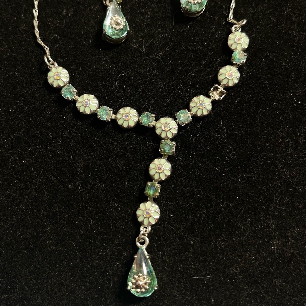 Avon Teardrop Necklace and Earring Set - Picture 2 of 3